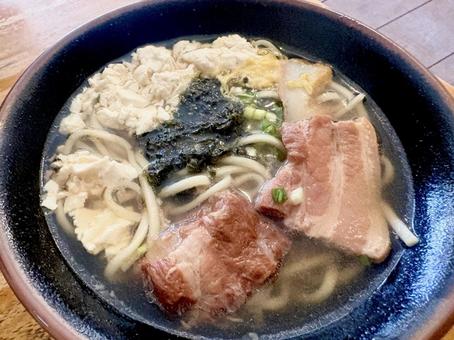アーサーとゆし豆腐が入った沖縄そば アーサーとゆし豆腐が入った沖縄そば 沖縄そば,ソーキそば,沖縄料理の写真素材