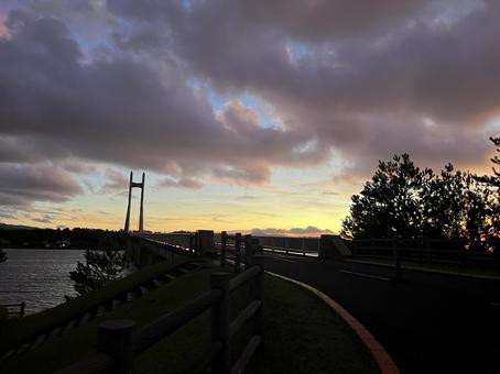 夕方のサンセットブリッジ 夕方のサンセットブリッジ 橋,空,自然の写真素材