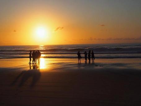 世界遺産での朝日 オーストラリア,フレーザー島,クガリの写真素材