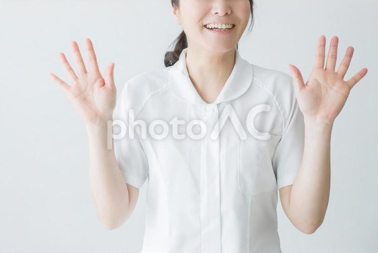 びっくりする白衣の女性 びっくり,驚く,看護師の写真素材