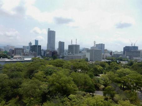 【風景写真】広島城天守閣からの眺め 広島城,天守閣,木々の写真素材