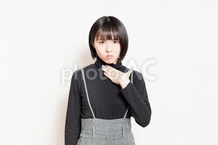 喉が痛くて体調不良の若い女性 喉,若い,女性の写真素材