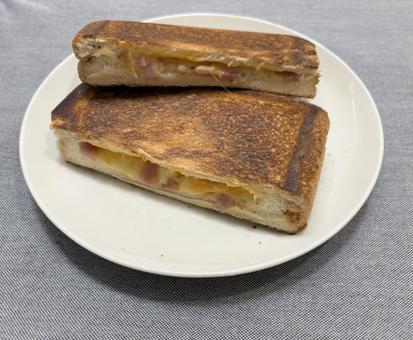 ホットサンド(カット後) ホットサンド(カット後) ホットサンド,パン,食パンの写真素材