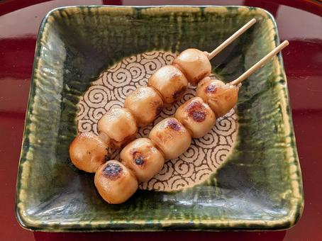 醤油だんご（俯瞰） だんご,和菓子,おやつの写真素材