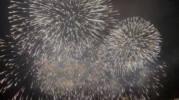 花火 花火 花火,海,夜の海の写真素材