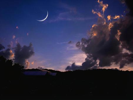 日没後の夜空 日没後の夜空 三日月,日没,夜空の写真素材