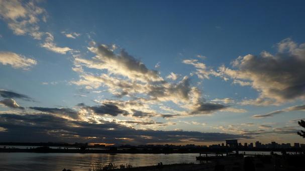葛西臨海公園・夕日 葛西臨海公園・夕日 葛西臨海公園,晴れ,公園の写真素材