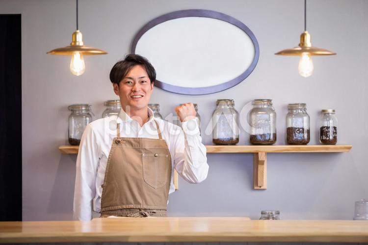 カフェ経営する男性 カフェ,飲食店,バリスタの写真素材