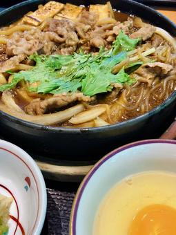 すき焼きと生卵 すき焼きと生卵 すき焼き,牛肉,卵の写真素材