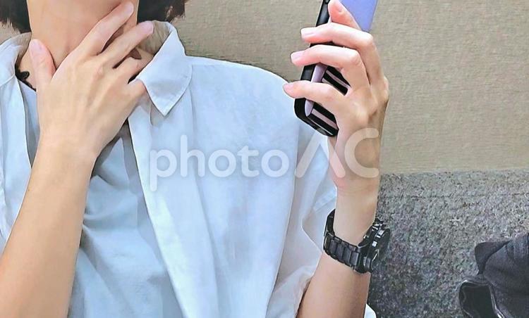 首を押さえている女性 更年期障害,首,喉の写真素材