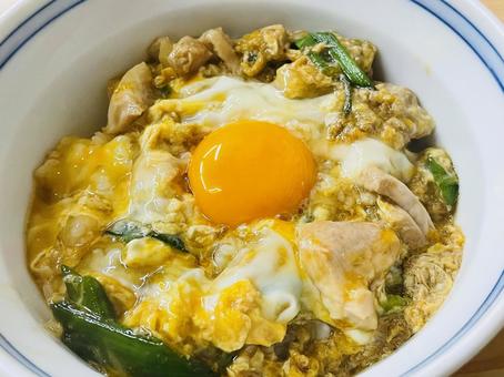 ふわとろ卵が香る定番の親子丼 親子丼,どんぶり,たまごの写真素材