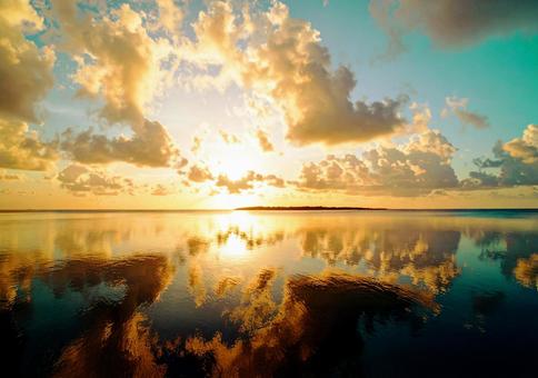 空と海のドラマチックは風景 空と海のドラマチックは風景の写真