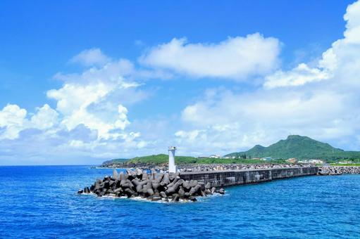 沖縄・与那国島の久部良港 沖縄・与那国島の久部良港の写真