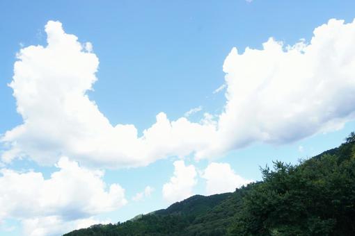 吉野山と入道雲 吉野山と入道雲の写真