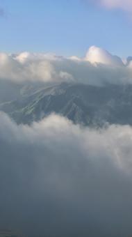 雲に隠れる阿蘇 2 雲に隠れる阿蘇 2の写真