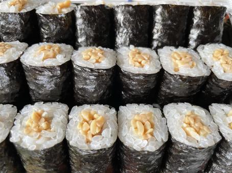 納豆巻き 納豆巻き 納豆巻き,細巻,納豆の写真素材