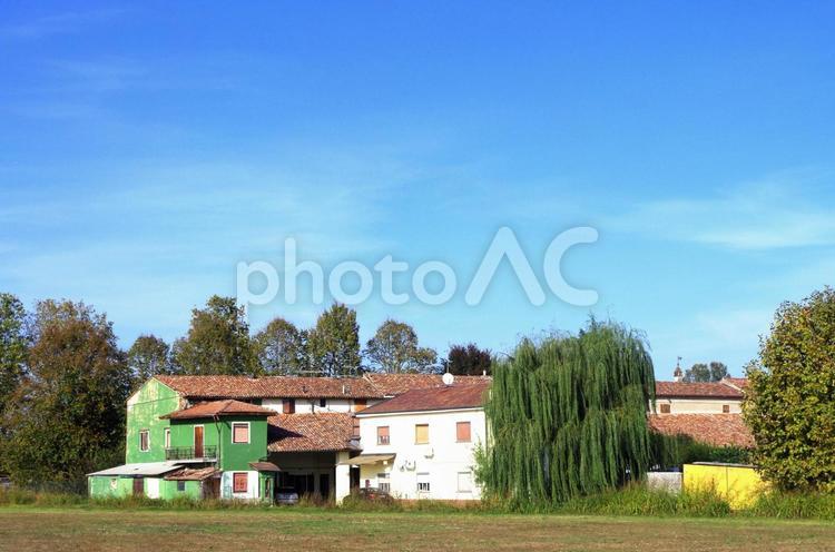 牧歌的な北イタリアの農村地帯の建物 イタリア,北イタリア,平野の写真素材