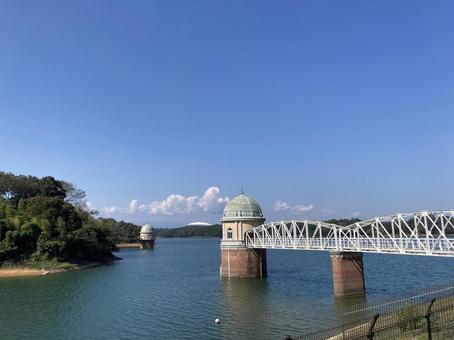 多摩湖の取水塔 多摩湖,湖,貯水池の写真素材