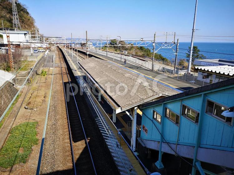 根府川駅 駅,ホーム,鉄道の写真素材