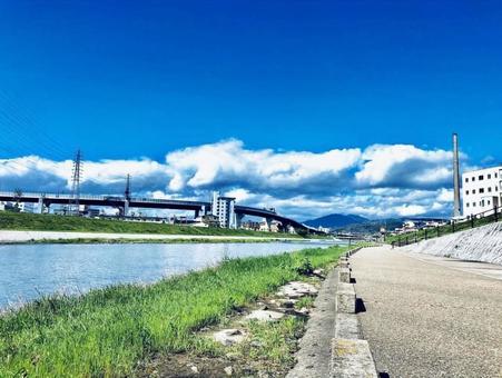 鴨川 河川敷 鴨川 河川敷の写真