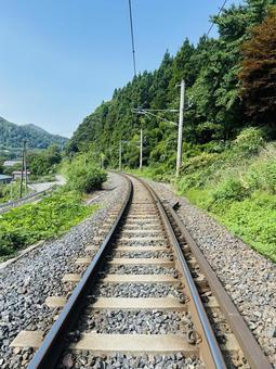 山寺駅に続く線路 山寺駅に続く線路 線路,鉄道,旅の写真素材