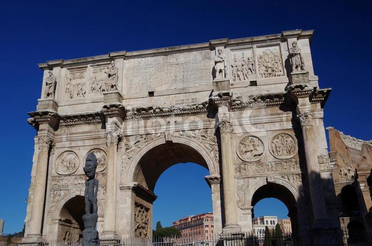イタリア　ローマ　コンスタンティヌスの凱旋門 イタリア,ローマ,凱旋門の写真素材