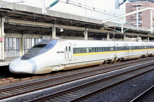 停車するレールスター 停車するレールスター 新幹線,鉄道,jrの写真素材