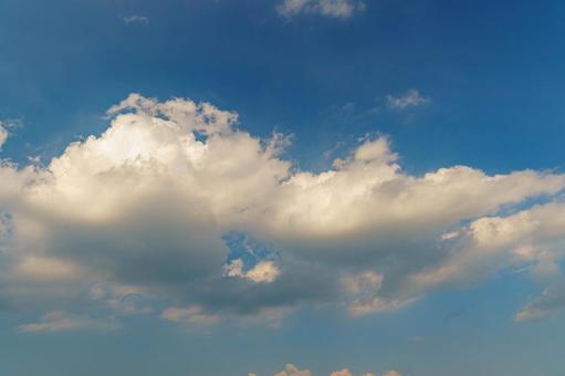 雲が広がる夏の空模様 雲が広がる夏の空模様 雲,空,風景の写真素材