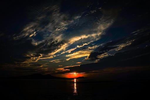 <五島の風景>日の出と海のリフレクション <五島の風景>日の出と海のリフレクション 海,海岸,リフレクションの写真素材