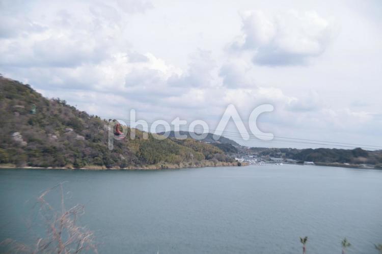 湖のある風景 湖,森,島の写真素材