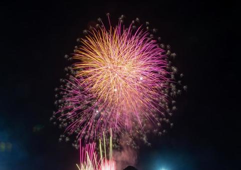 打上げ花火 打上げ花火 花火,打上げ花火,花火大会の写真素材