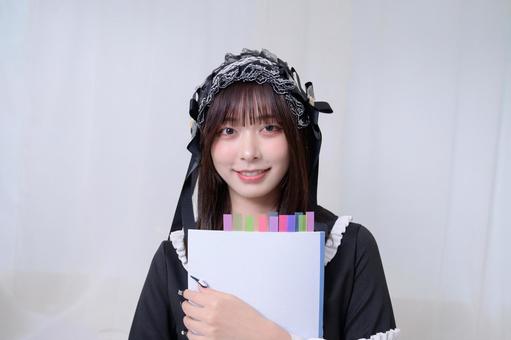 ノートを持つ地雷系女子 ノートを持つ地雷系女子 日本人,勉強,女性の写真素材