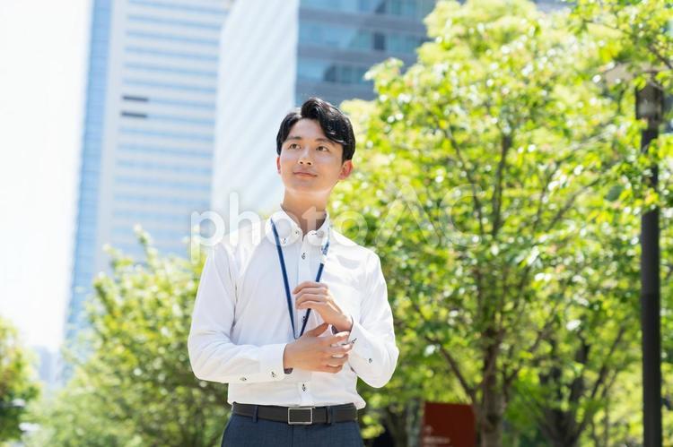 オフィス街の若いビジネスマン ビジネスマン,ビジネス,若いの写真素材