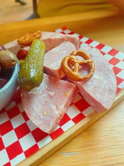 おつまみセット ハム,スパム,プレッツェルの写真素材