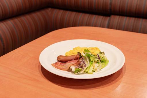 スクランブルエッグとサラダ② スクランブルエッグとサラダ② スクランブルエッグ,サラダ,朝食の写真素材
