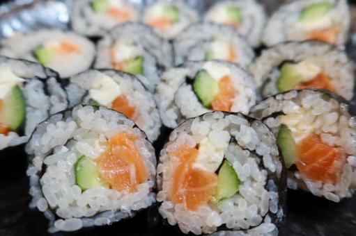 自家製サーモンチーズ海苔巻 サーモン,キュウリ,チーズの写真素材