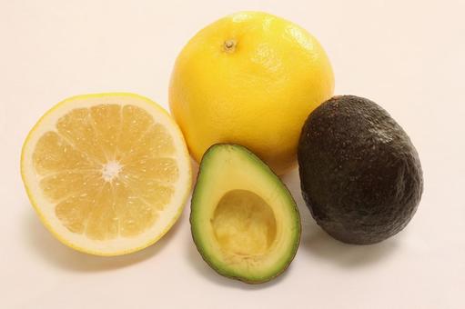 カットしたアボカドとグレープフルーツ アボカド,グレープフルーツ,ダイエットの写真素材