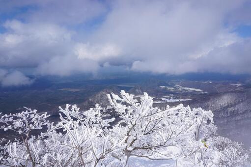 鳥取大山の冬登山8　雪山素材　風景 雪山,登山,危険の写真素材
