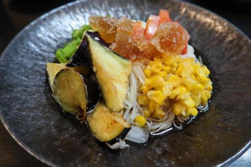 ぶっかけ素麺(アップ) ぶっかけ素麺(アップ) そうめん,冷やし,オクラの写真素材