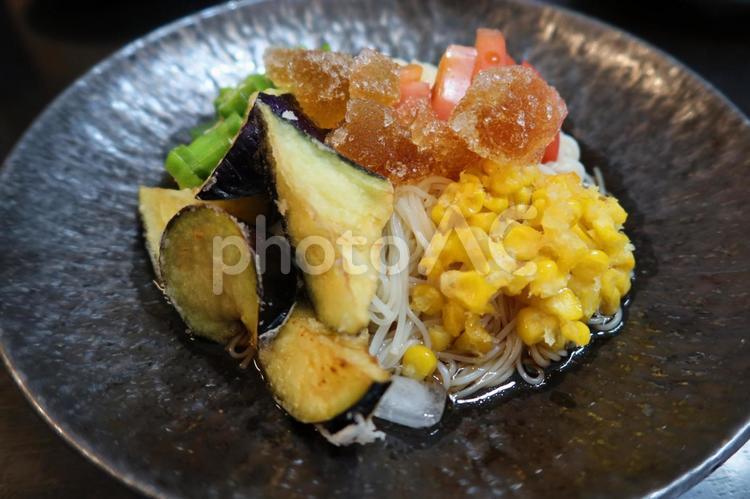 ぶっかけ素麺（アップ） そうめん,冷やし,オクラの写真素材