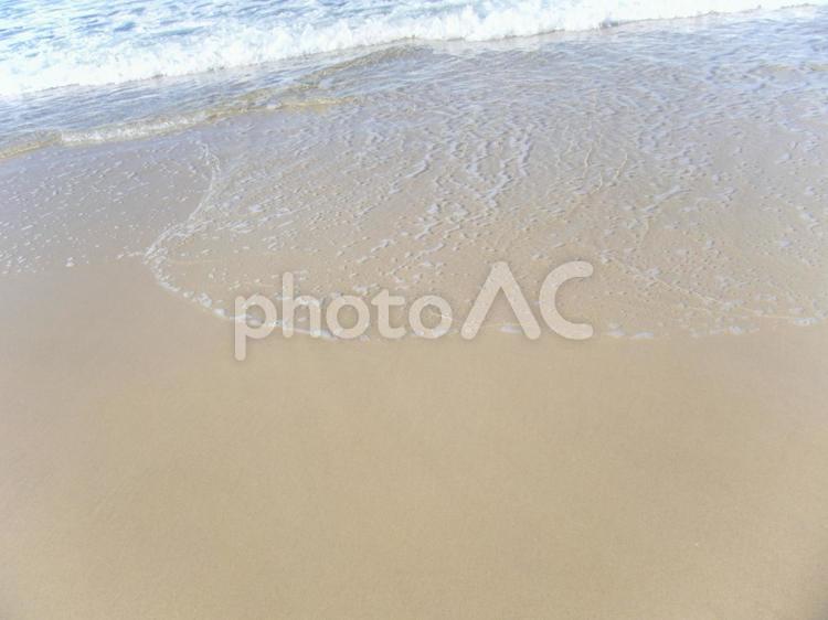 波が引いているところ 波,引き,波打ち際の写真素材