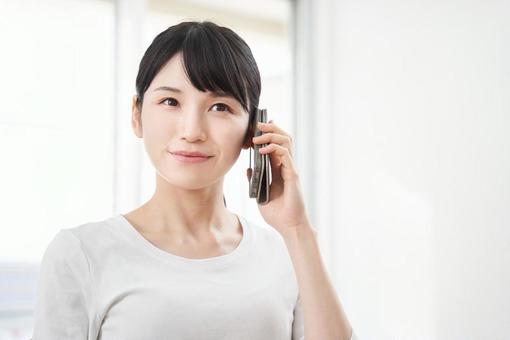 Japanese woman making a call on a smartphone, JPG Japanese woman making a call on a smartphone, महिला, स्मार्टफोन, फ़ोन, JPG