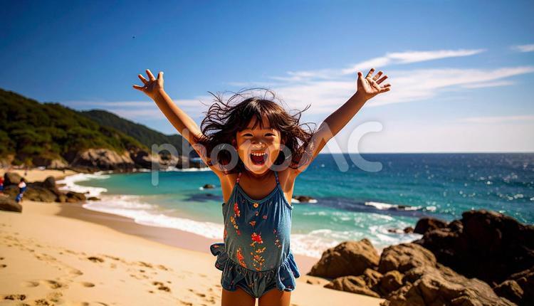 夏休み、海水浴で笑顔で遊ぶ子供 笑顔,水泳,風景の写真素材