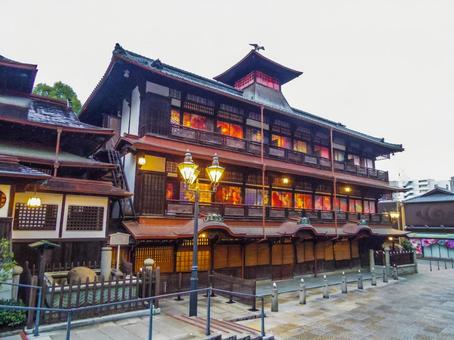 【愛媛県】松山市・道後温泉本館 道後温泉本館,道後温泉,温泉街の写真素材