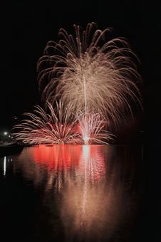 洞爺湖の夜を彩る花火 洞爺湖の夜を彩る花火 花火,洞爺湖ロングラン花火大会,支笏洞爺国立公園の写真素材