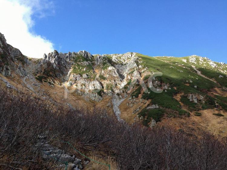 晩秋の山　稜線 晩秋,山,稜線の写真素材