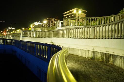 夜の熱海サンビーチのデッキ(2) 夜の熱海サンビーチのデッキ(2) 夜景,夜,熱海サンビーチの写真素材