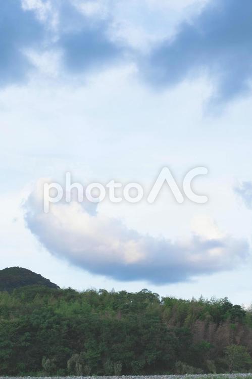 くものかたち　赤ちゃん？ 空,山,自然の写真素材