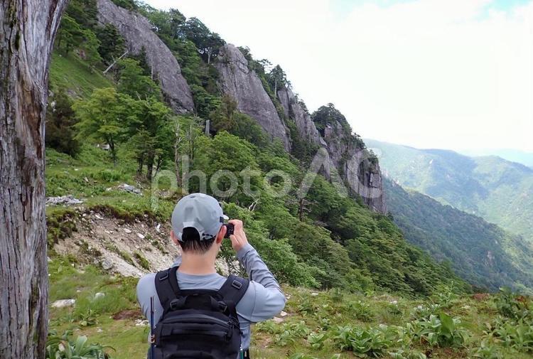 山を撮影する登山兼釣り人 山,山道,アウトドアの写真素材