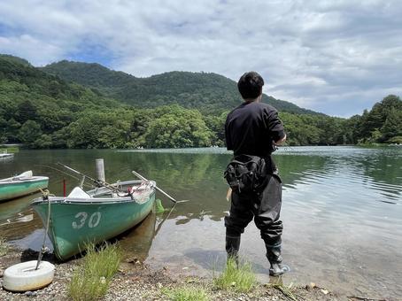 釣り人の背中 釣り人の背中 釣り人,釣り,ルアーの写真素材